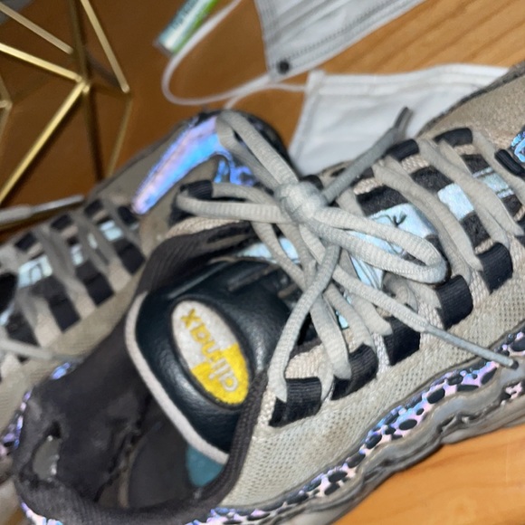 Worn a ton of times but still in good condition on the outside - Picture 2 of 4